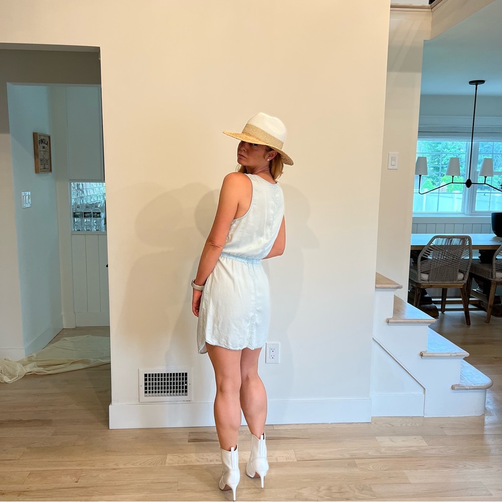 Very soft lightweight denim-ish dress size M
